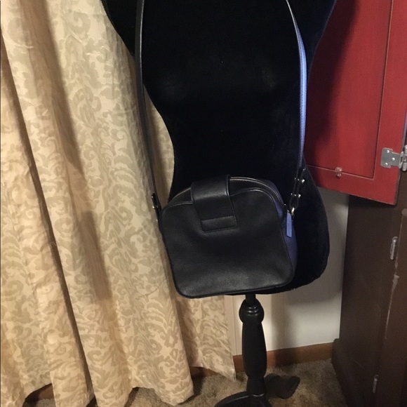 Like New Kate Spade Crossbody. - Picture 4 of 8